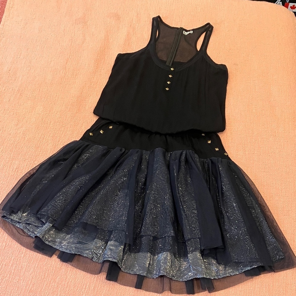 Billabong med wm’s Black dress with ruffled shiny bottom layers